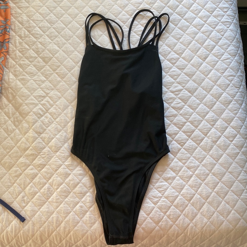 Jolyn one piece fixed back size 32